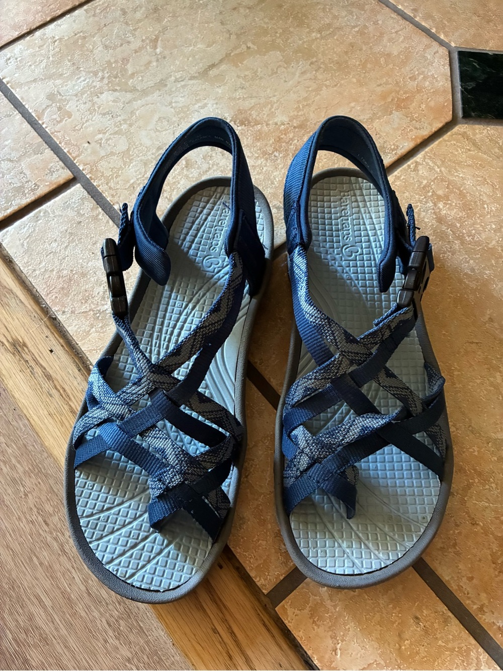 Baretraps Women’s Navy Blue Strappy Sport Sandals size 8.5